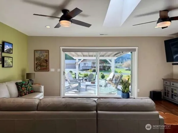 $863,500 | 2270 South 7th Avenue, Sequim, WA 98382