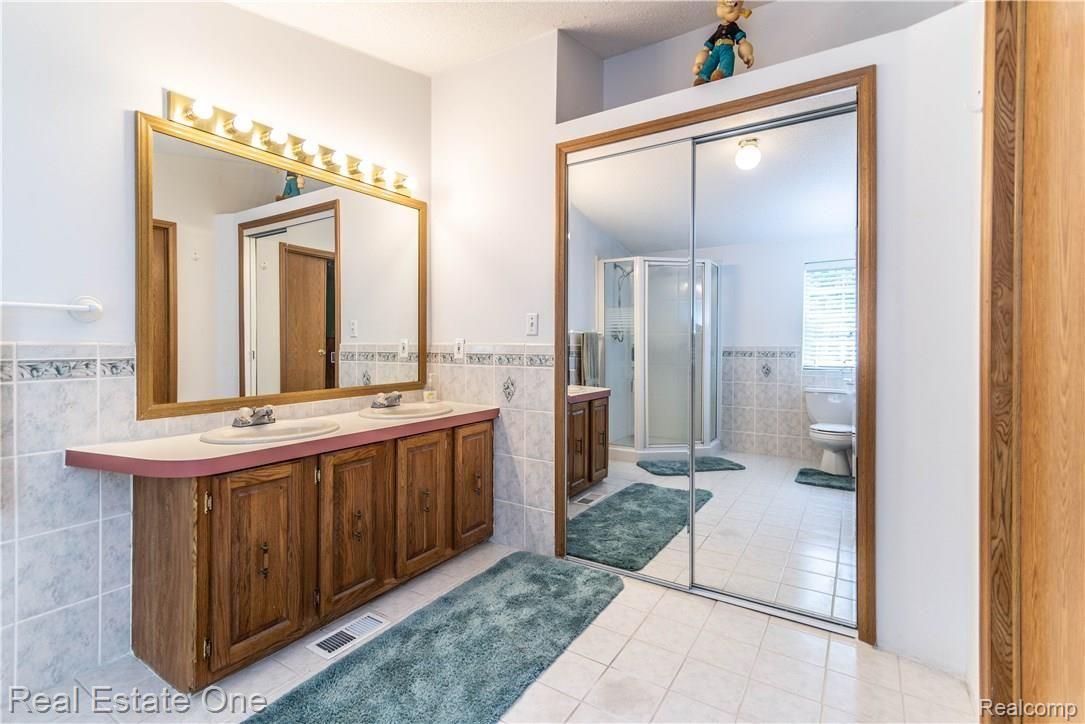 245 Herman Street Novi, MI 48377 - Photo 14 of 28 Master Bath