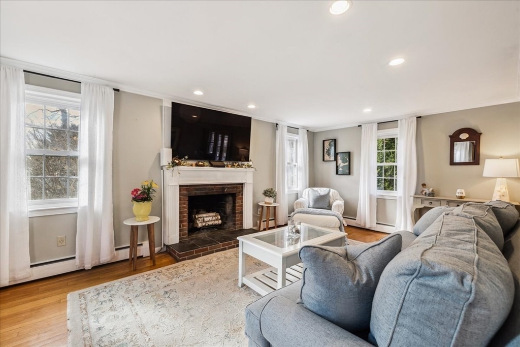 12 Longmeadow Road Medfield, MA 02052 - Photo 8 of 41 Gallery Image 8