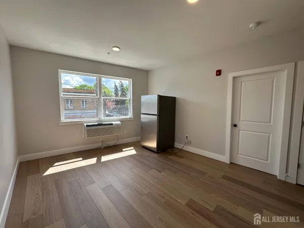 $2,155 | 213 French Street, Unit 2, New Brunswick, NJ 08901