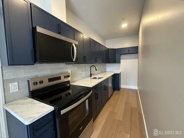 $2,155 | 213 French Street, Unit 2, New Brunswick, NJ 08901