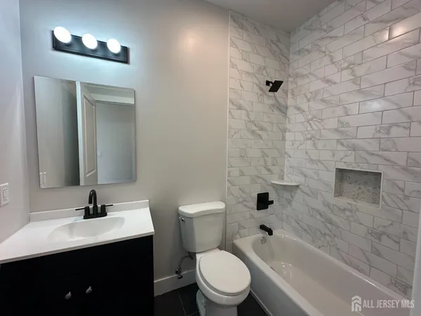 $2,155 | 213 French Street, Unit 2, New Brunswick, NJ 08901