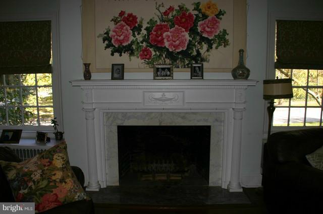 211 East Highfield Road Baltimore, MD 21218 - Photo 12 of 25 Fireplace