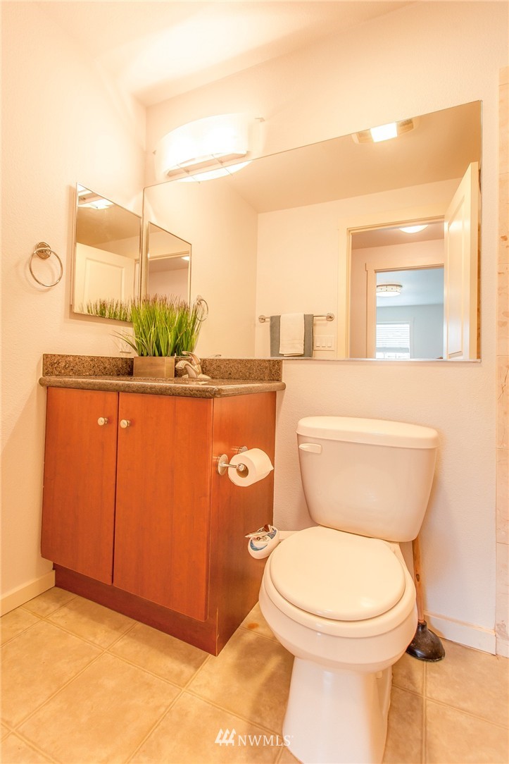 12404 East Gibson Road, Unit E202 Everett, WA 98204 - Photo 11 of 23