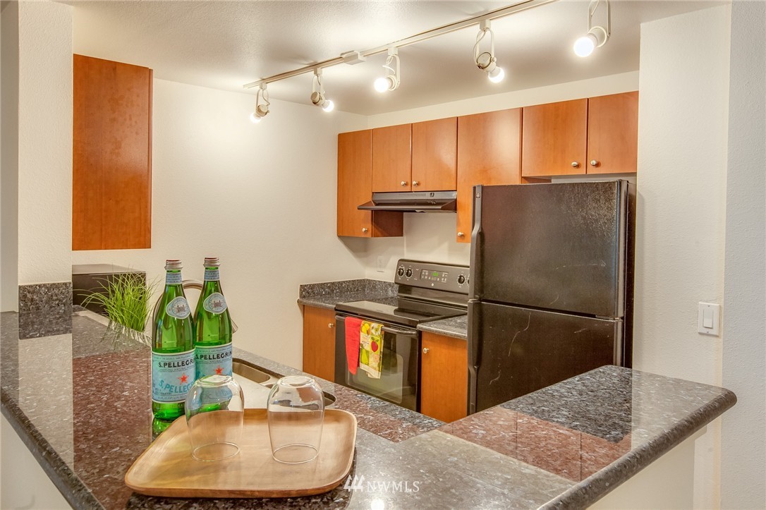 12404 East Gibson Road, Unit E202 Everett, WA 98204 - Photo 4 of 23