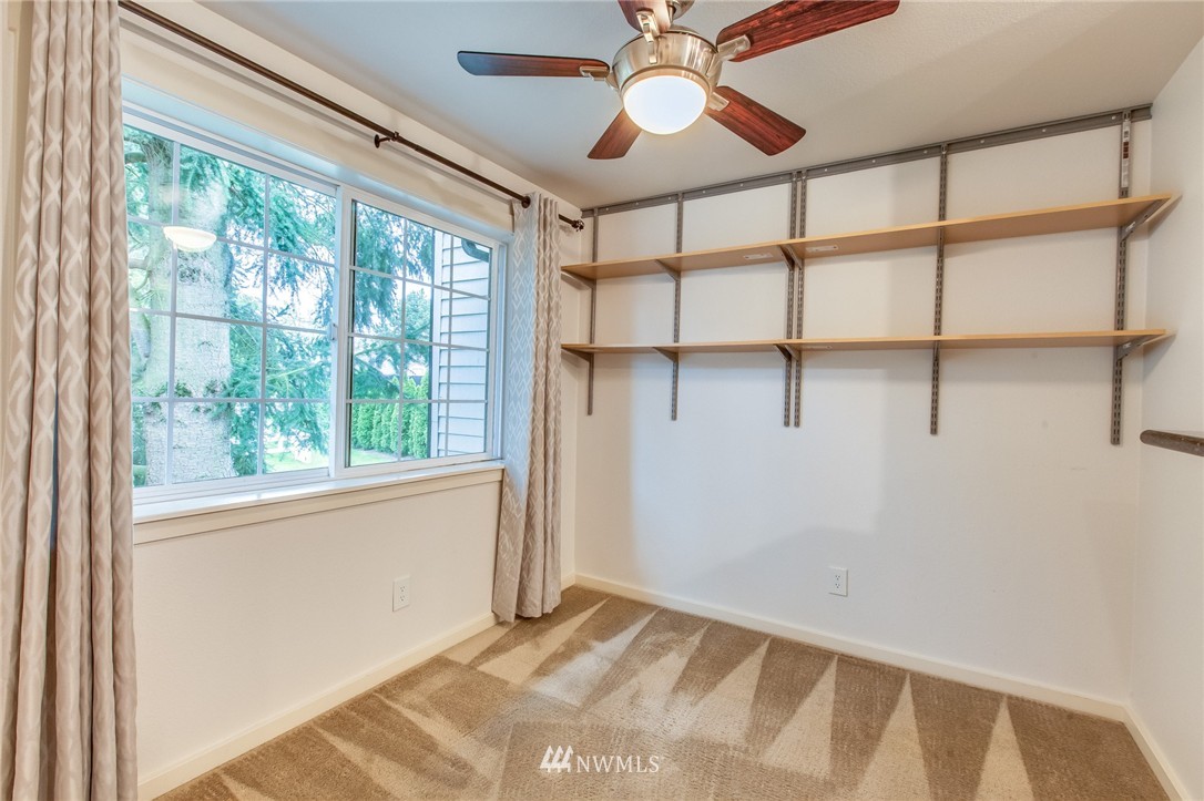 12404 East Gibson Road, Unit E202 Everett, WA 98204 - Photo 5 of 23
