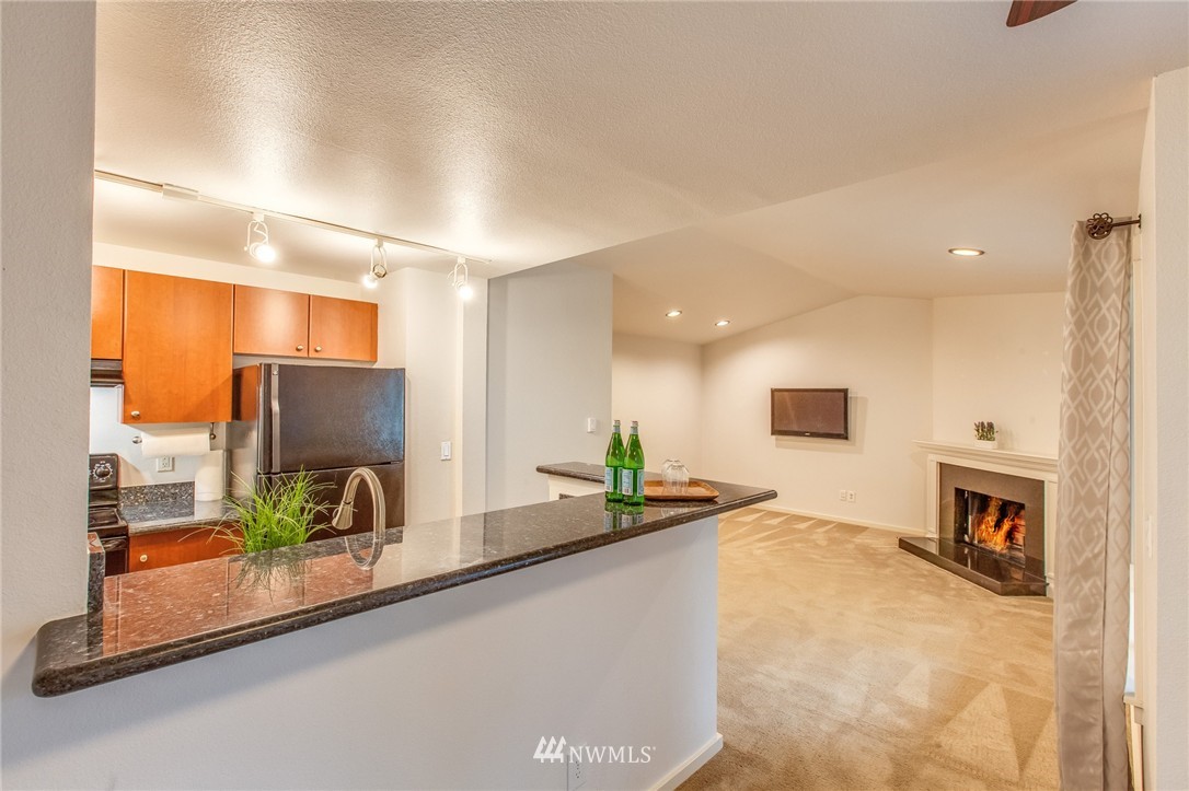 12404 East Gibson Road, Unit E202 Everett, WA 98204 - Photo 6 of 23