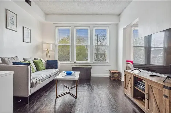 $2,400 | 4833 North Ashland Avenue, Unit 2, Chicago, IL 60640