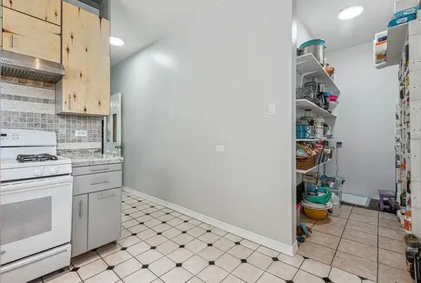 $2,400 | 4833 North Ashland Avenue, Unit 2, Chicago, IL 60640