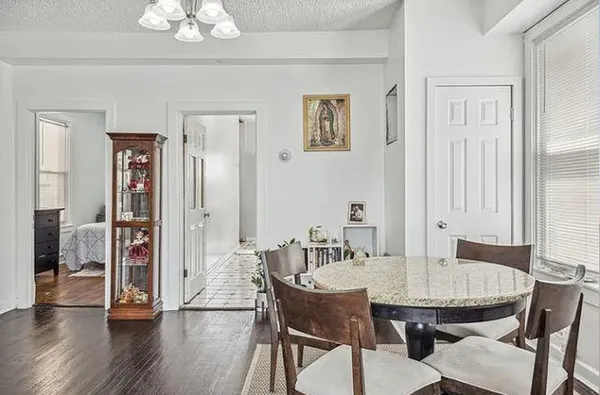 $2,400 | 4833 North Ashland Avenue, Unit 2, Chicago, IL 60640