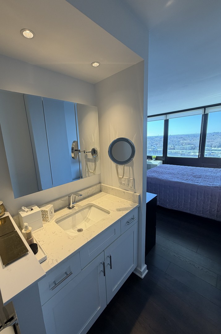 5320 North Sheridan Road, Unit 1502 Chicago, IL 60640 - Photo 18 of 33