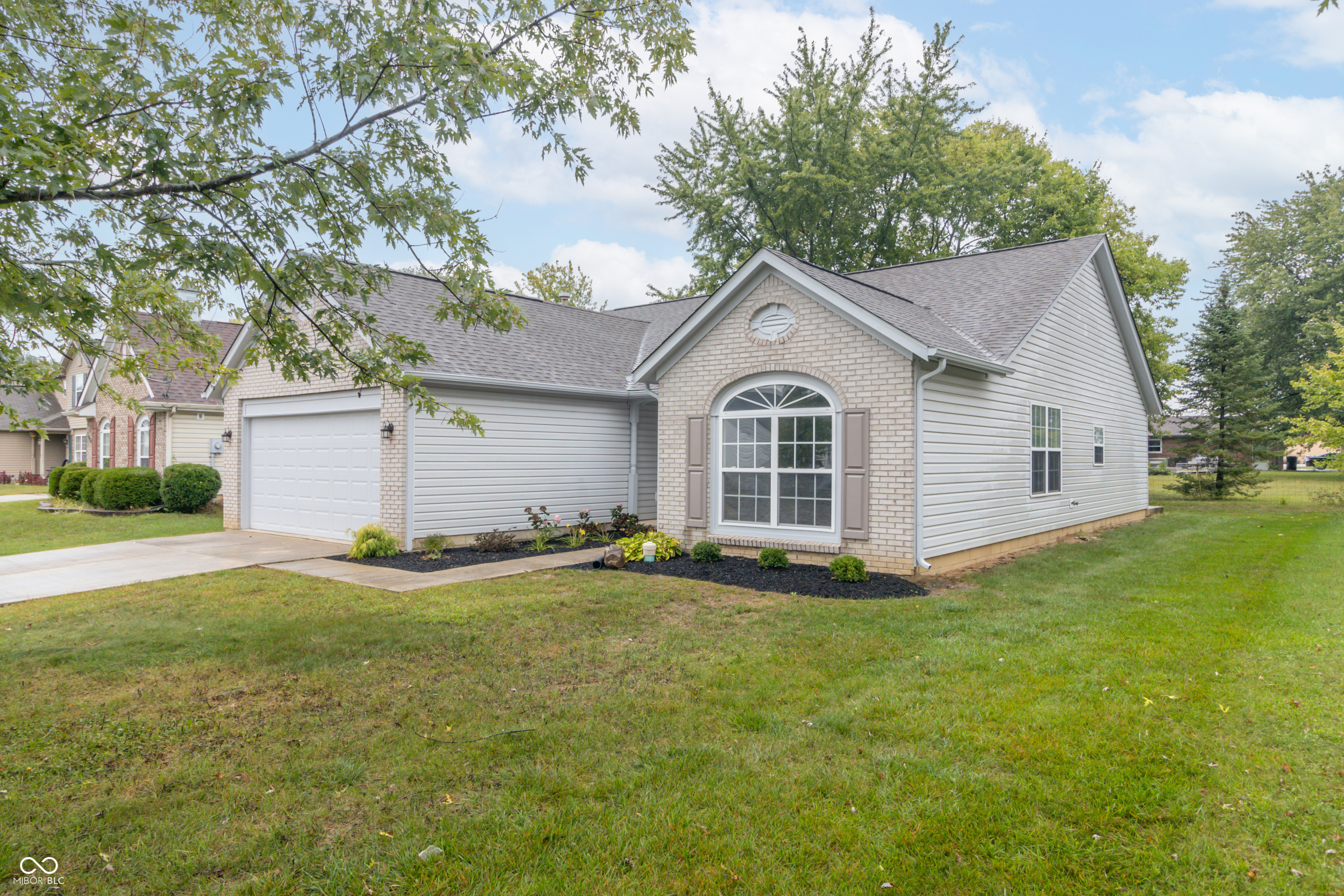 800 Webb Drive Greenfield, IN 46140 - Photo 2 of 24