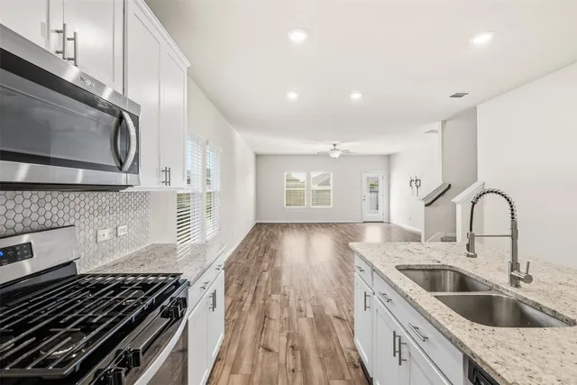 $399,990 | 520 Loriner Way, Liberty Hill, TX 78642