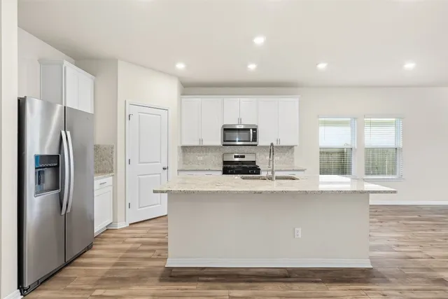 $399,990 | 520 Loriner Way, Liberty Hill, TX 78642