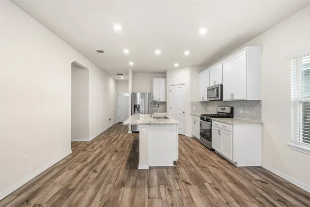 $399,990 | 520 Loriner Way, Liberty Hill, TX 78642