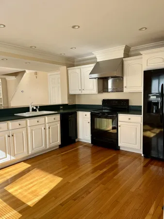 $2,400 | 2906 B Westmoreland Drive, Nashville, TN 37212