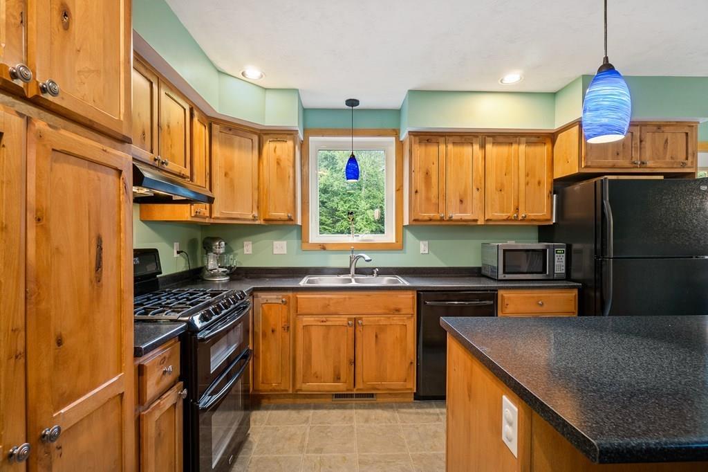111 Butterworth Road Holland, MA 01521 - Photo 4 of 42