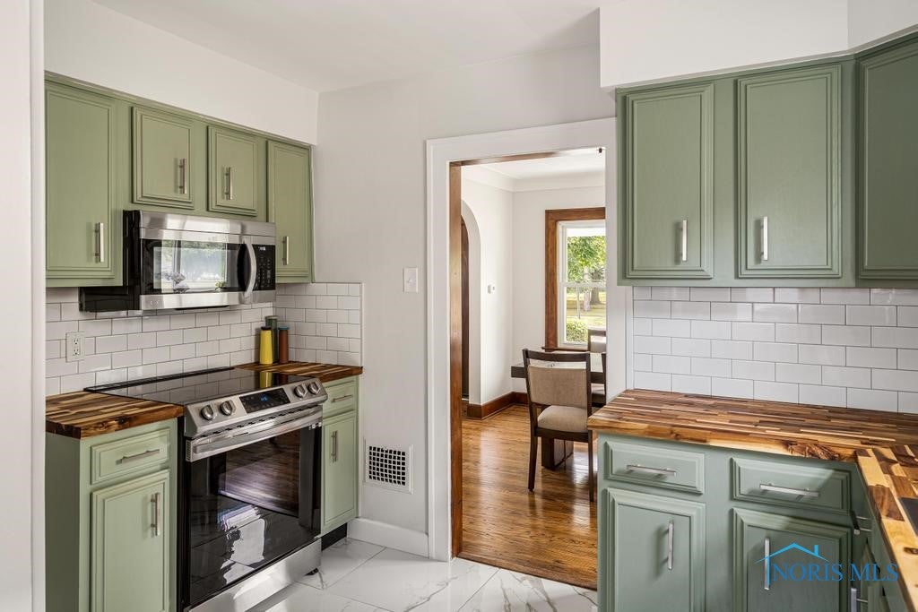 3783 Sherbrooke Road Toledo, OH 43613 - Photo 18 of 43 New stainless appliances