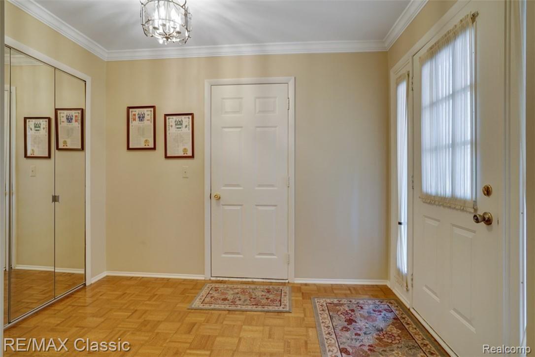 1859 Jenny Lane, Unit 252 Rochester, MI 48309 - Photo 3 of 29 Front Hall