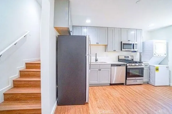 $2,195 | 6469 Calhoun Avenue, Van Nuys, CA 91401