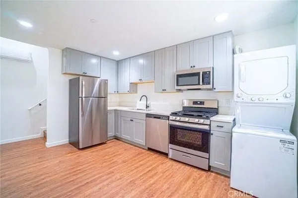 $2,195 | 6469 Calhoun Avenue, Van Nuys, CA 91401