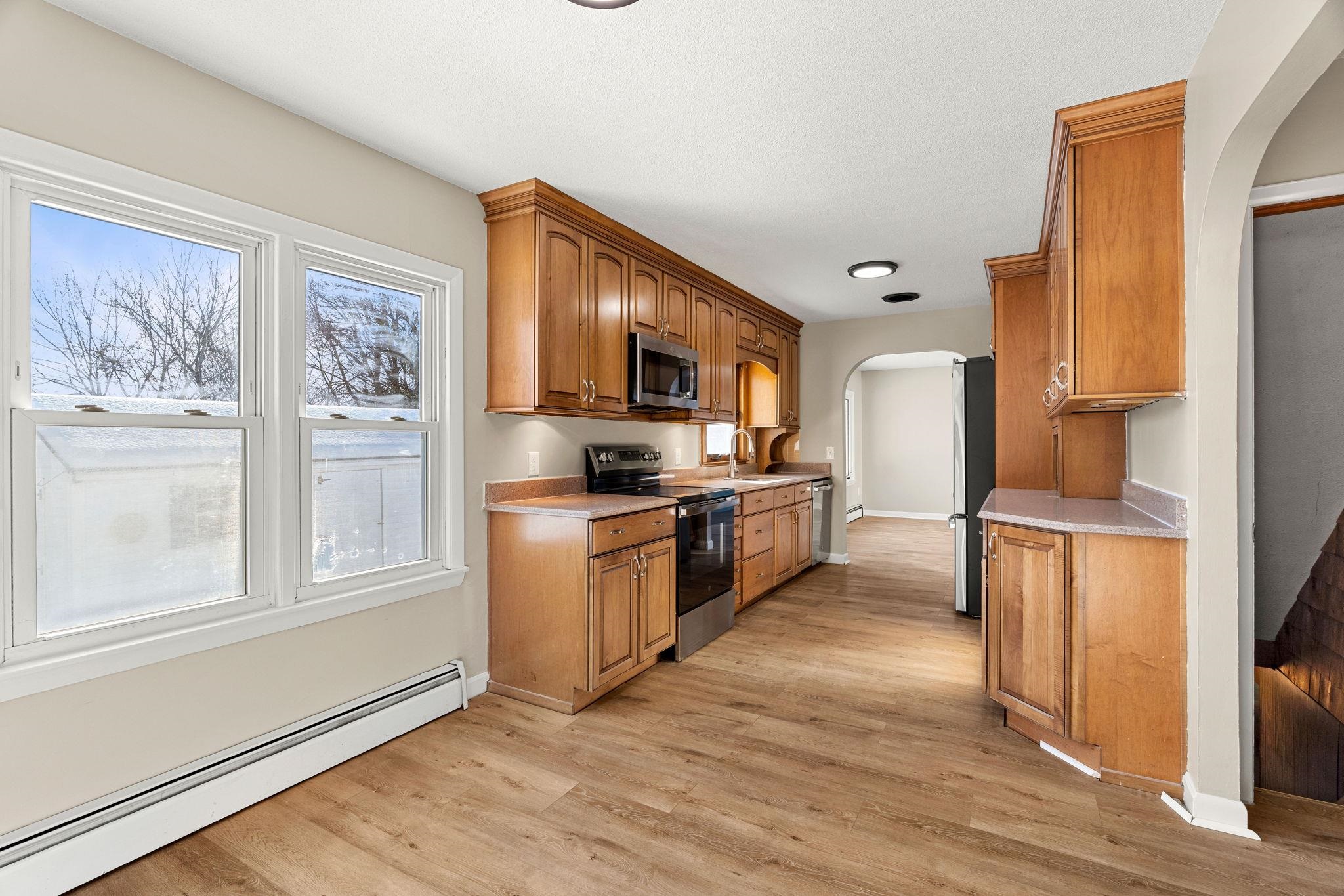 49 Lovell Street Nashua, NH 03060 - Photo 11 of 43