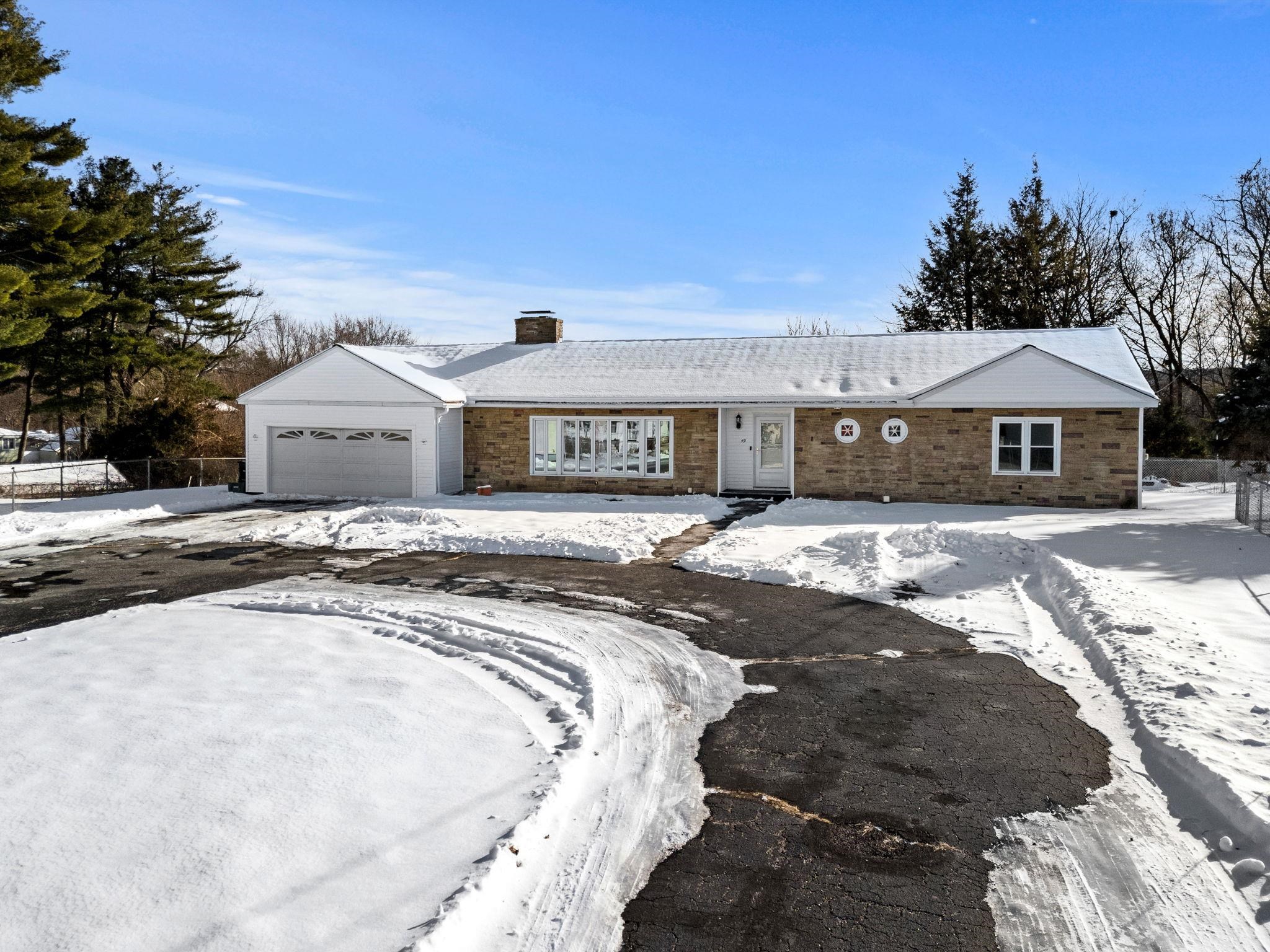 49 Lovell Street Nashua, NH 03060 - Photo 3 of 43