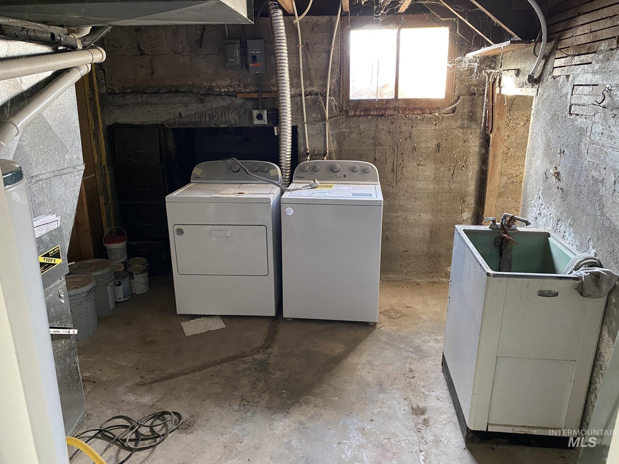 1967 North Fry Street Boise, ID 83704 - Photo 11 of 15 Laundry room with unfinished concrete flooring and independent washer and dryer