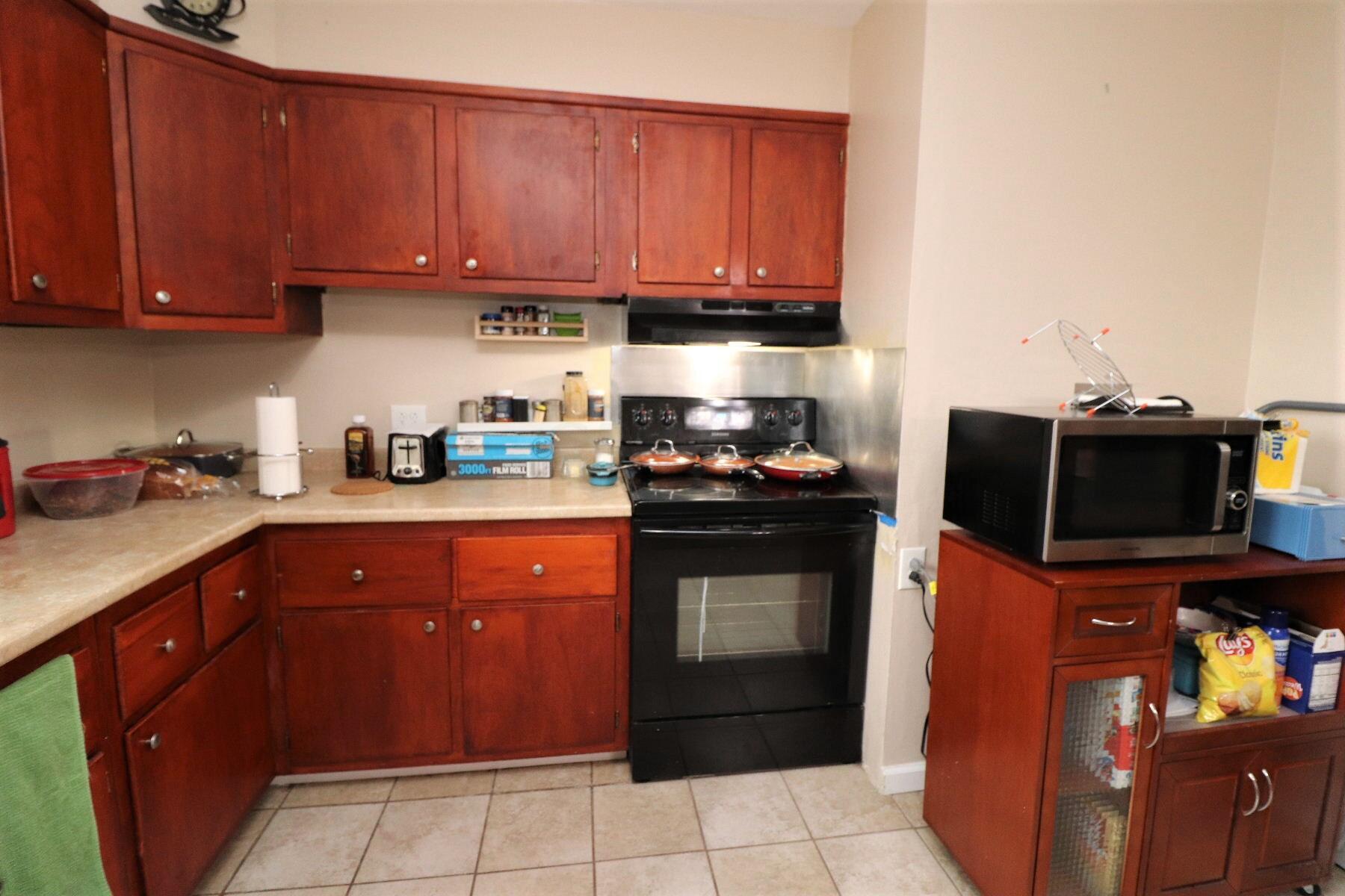 300 Danhurst Road Columbus, OH 43228 - Photo 16 of 39 Kitchen
