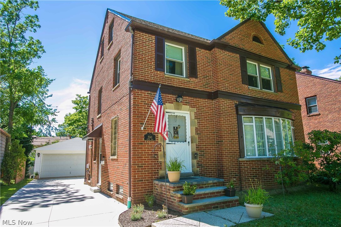2540 Milton Road Cleveland, OH 44118 - Photo 2 of 35 Gallery Image 2