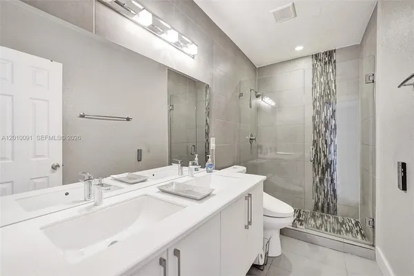 $5,300 | 1146 Northeast 17th Terrace, Unit 1146, Fort Lauderdale, FL 33304