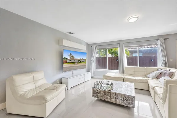 $5,300 | 1146 Northeast 17th Terrace, Unit 1146, Fort Lauderdale, FL 33304
