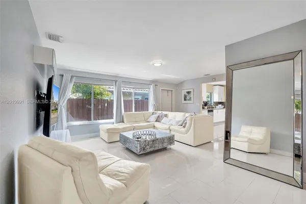 $5,300 | 1146 Northeast 17th Terrace, Unit 1146, Fort Lauderdale, FL 33304