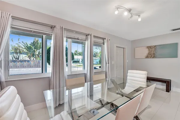 $5,300 | 1146 Northeast 17th Terrace, Unit 1146, Fort Lauderdale, FL 33304