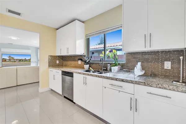 $5,300 | 1146 Northeast 17th Terrace, Unit 1146, Fort Lauderdale, FL 33304