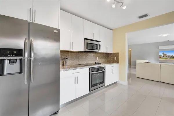 $5,300 | 1146 Northeast 17th Terrace, Unit 1146, Fort Lauderdale, FL 33304