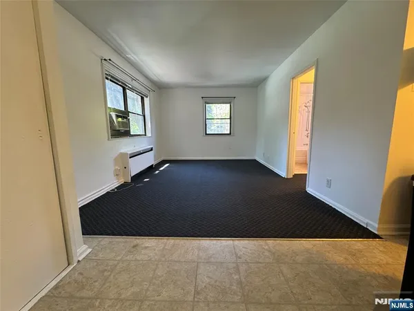 $1,350 | 411 Park Avenue, Unit 2J | Midtown East