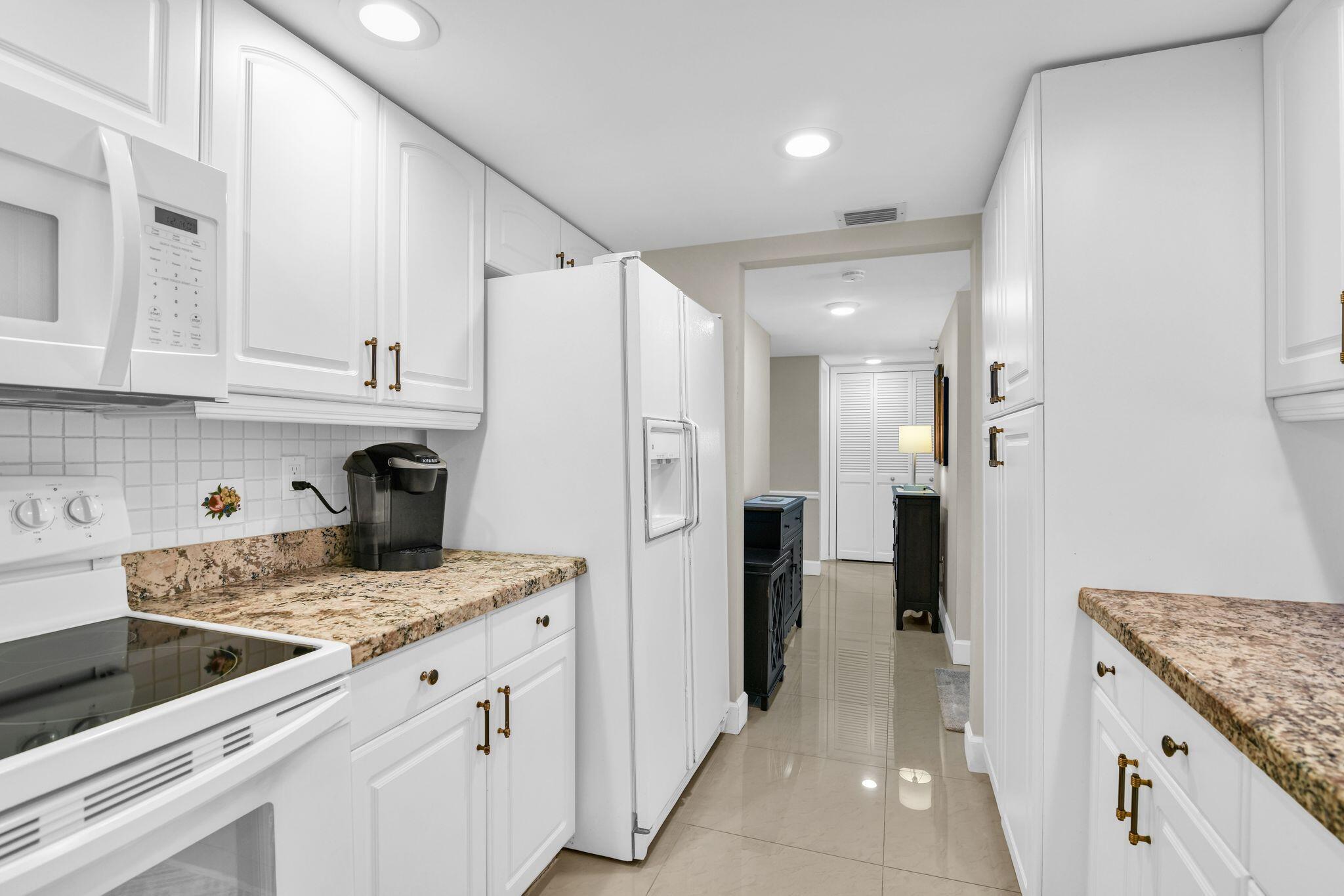 899 Jeffery Street, Unit 3010 Boca Raton, FL 33487 - Photo 11 of 99 899 Jeffery St 301 Kitchen 3