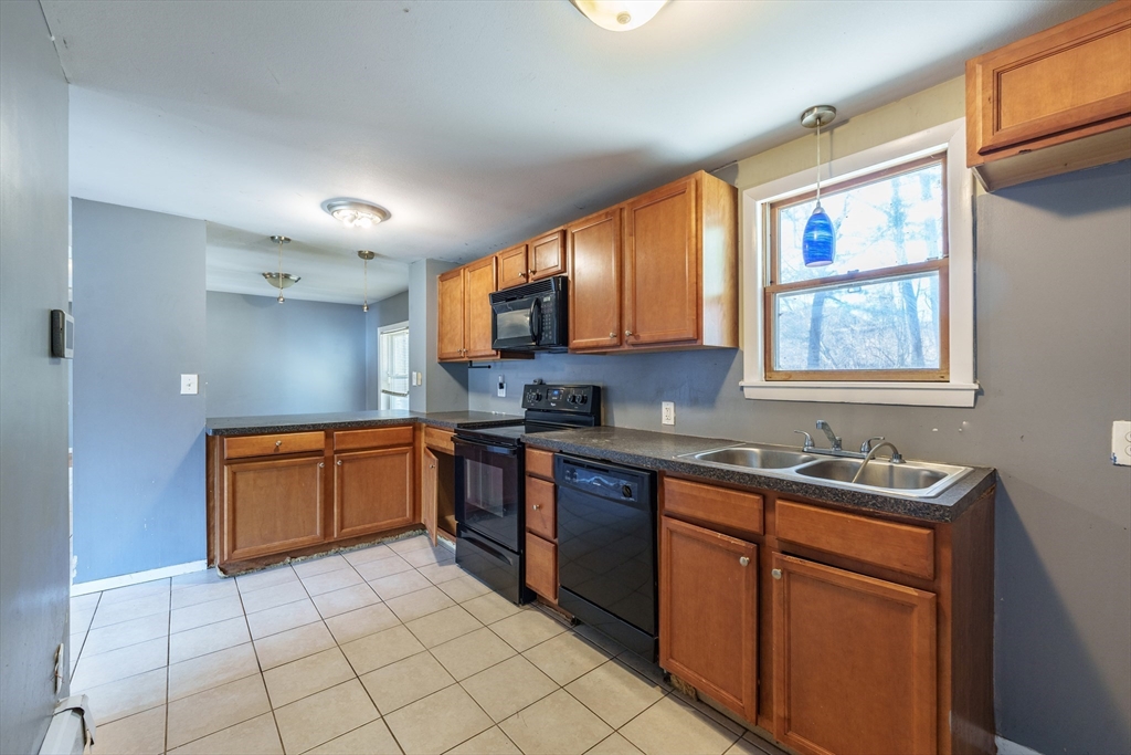 44 Gatewood Road Springfield, MA 01119 - Photo 7 of 25