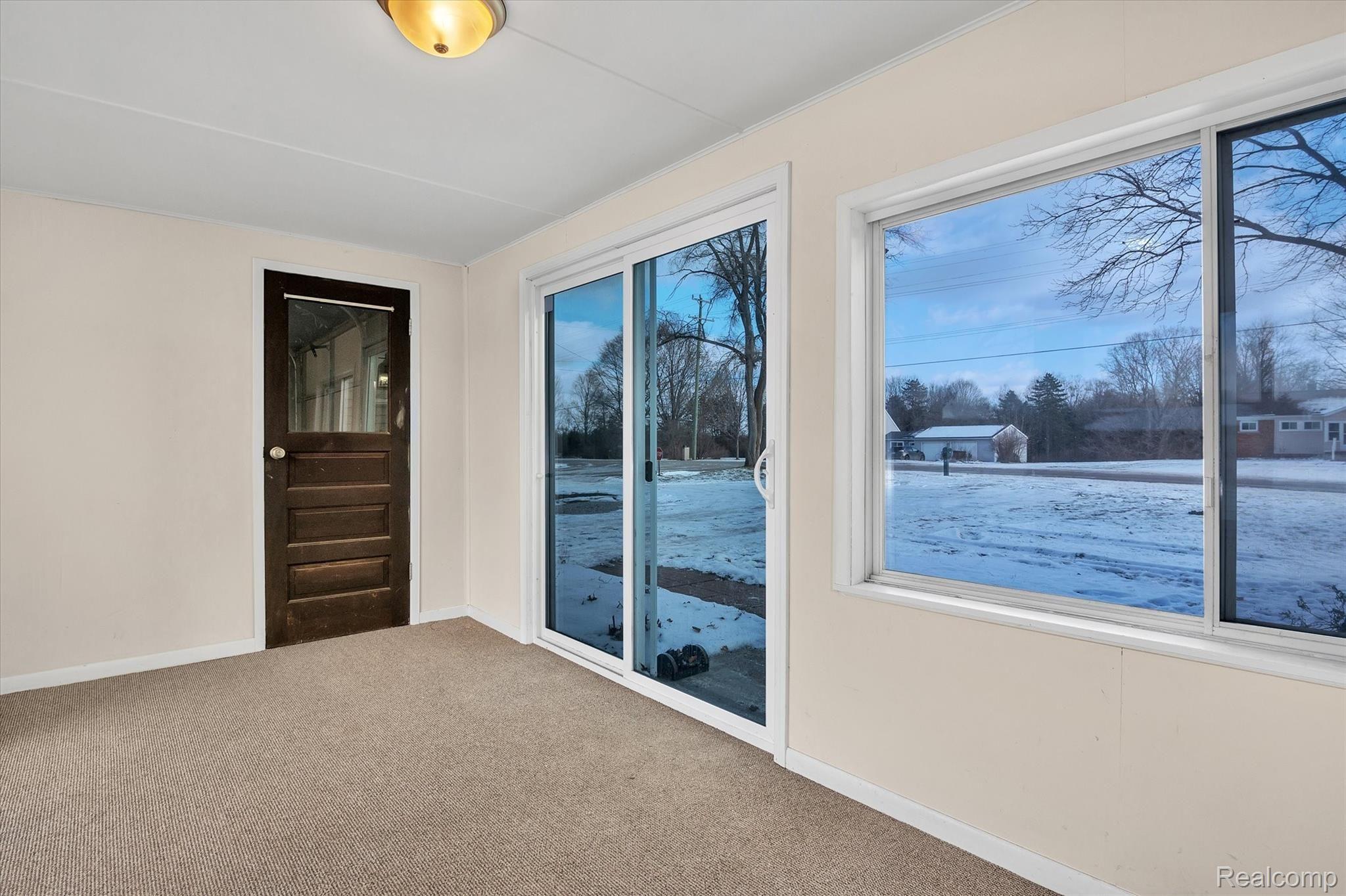 11450 Dexter-Pinckney Road Pinckney, MI 48169 - Photo 20 of 44 SPACIOUS BREEZEWAY
