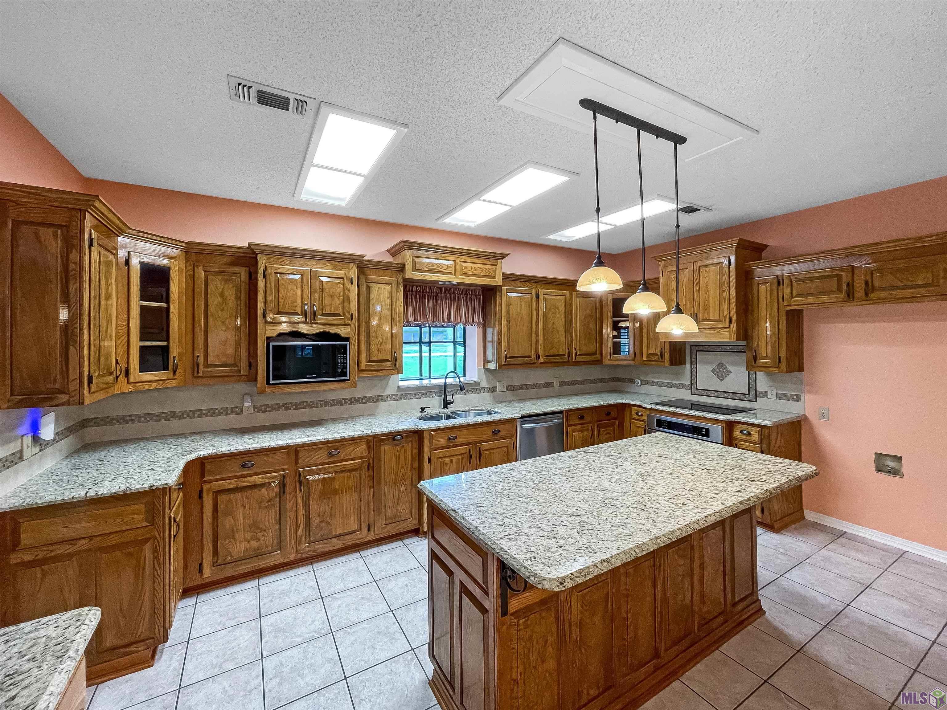 13616 Denham Road Central, LA 70818 - Photo 2 of 20