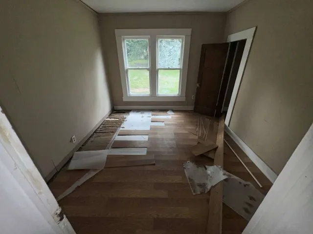 a view of entryway with a window