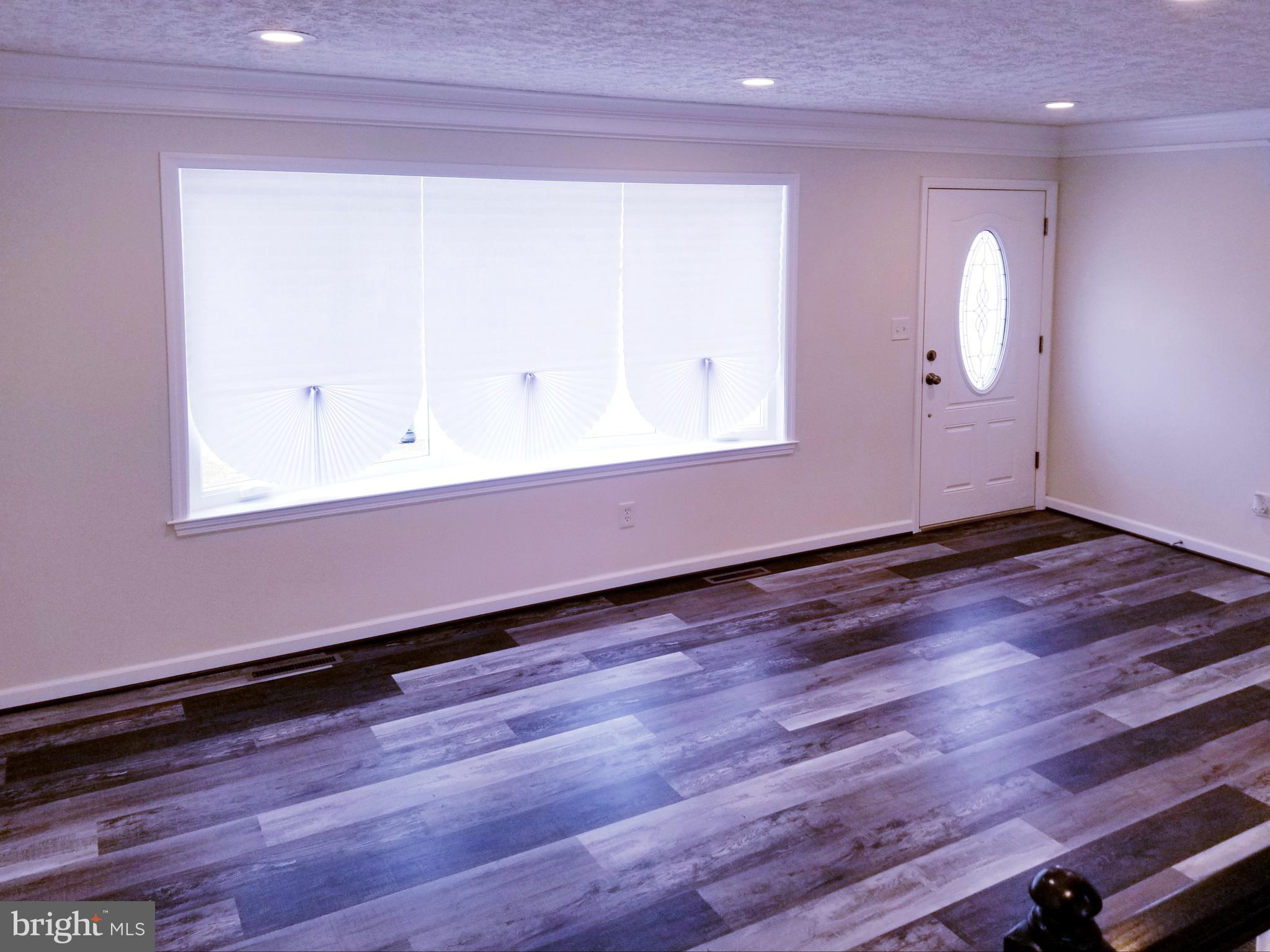 7941 East Shore Road Pasadena, MD 21122 - Photo 3 of 28 Engineered Wood Flooring in the Living Room