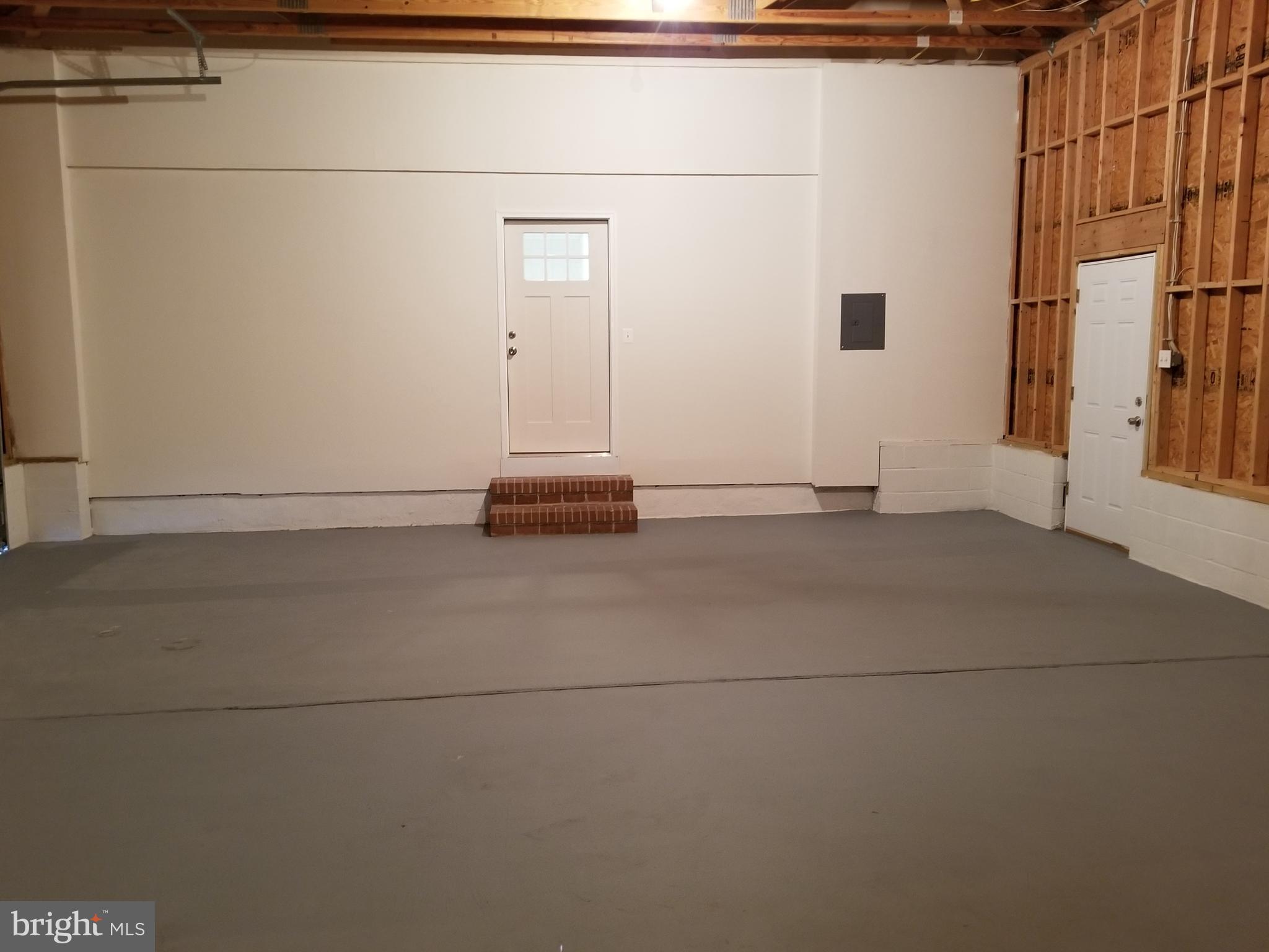 7941 East Shore Road Pasadena, MD 21122 - Photo 21 of 28 Great for Car Mechanics or Contractors!