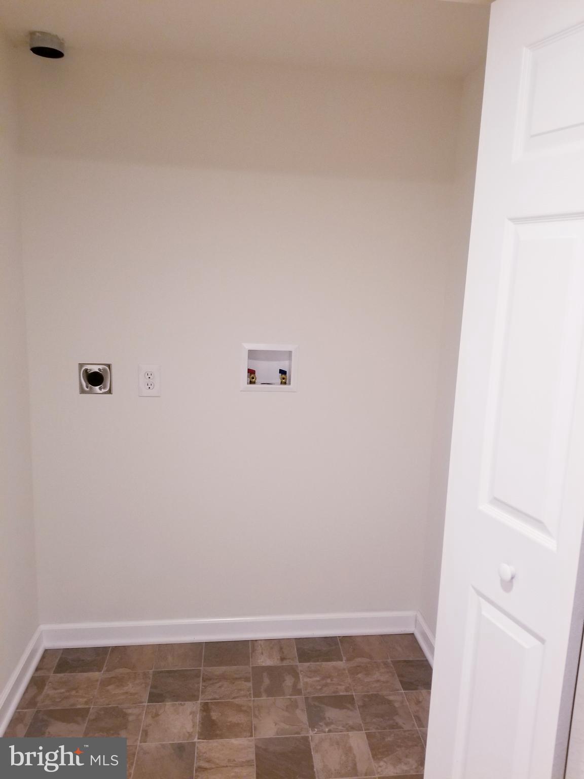 7941 East Shore Road Pasadena, MD 21122 - Photo 24 of 28 Washer / Dryer Hook Up