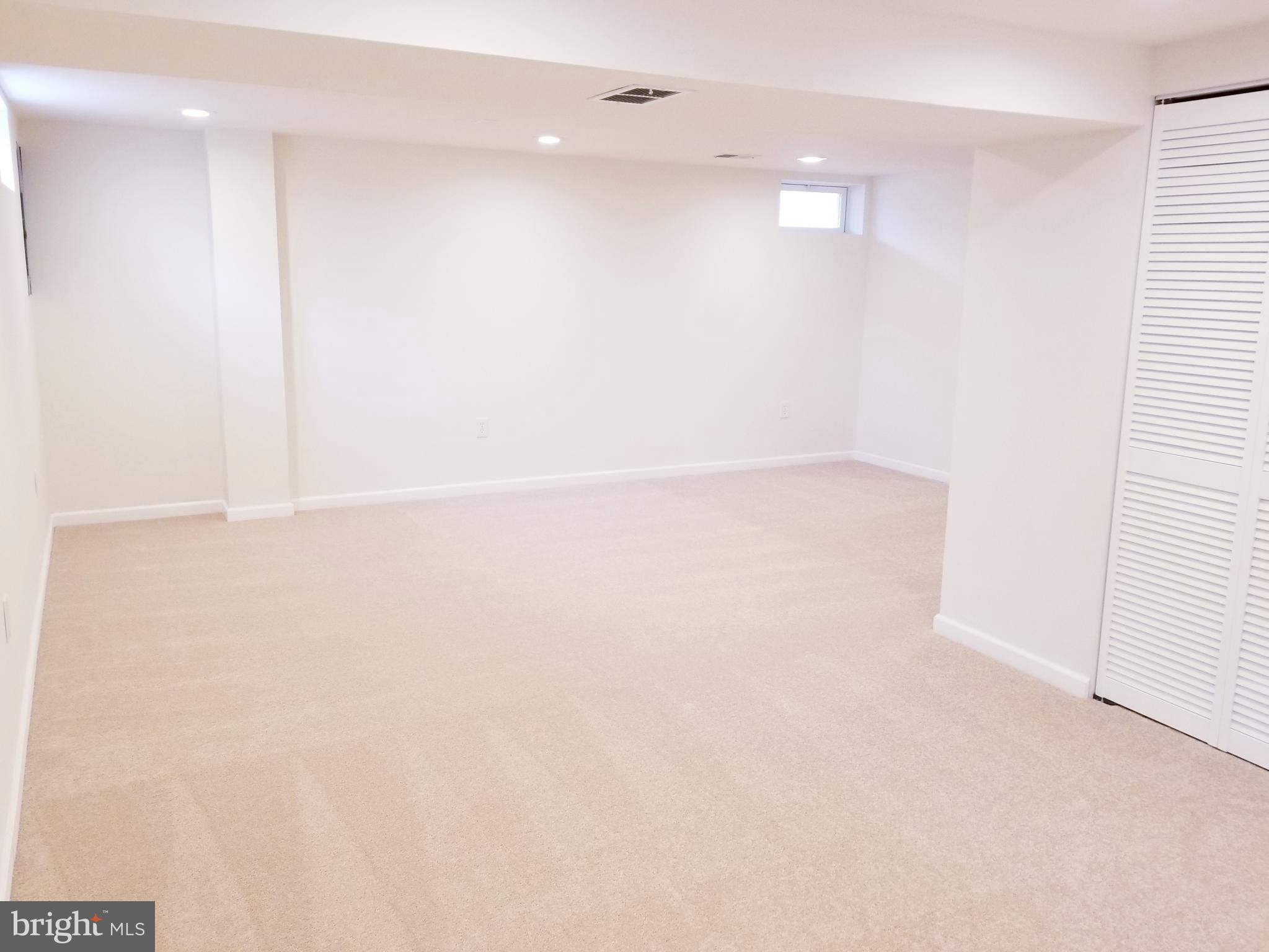 7941 East Shore Road Pasadena, MD 21122 - Photo 26 of 28 Family Room