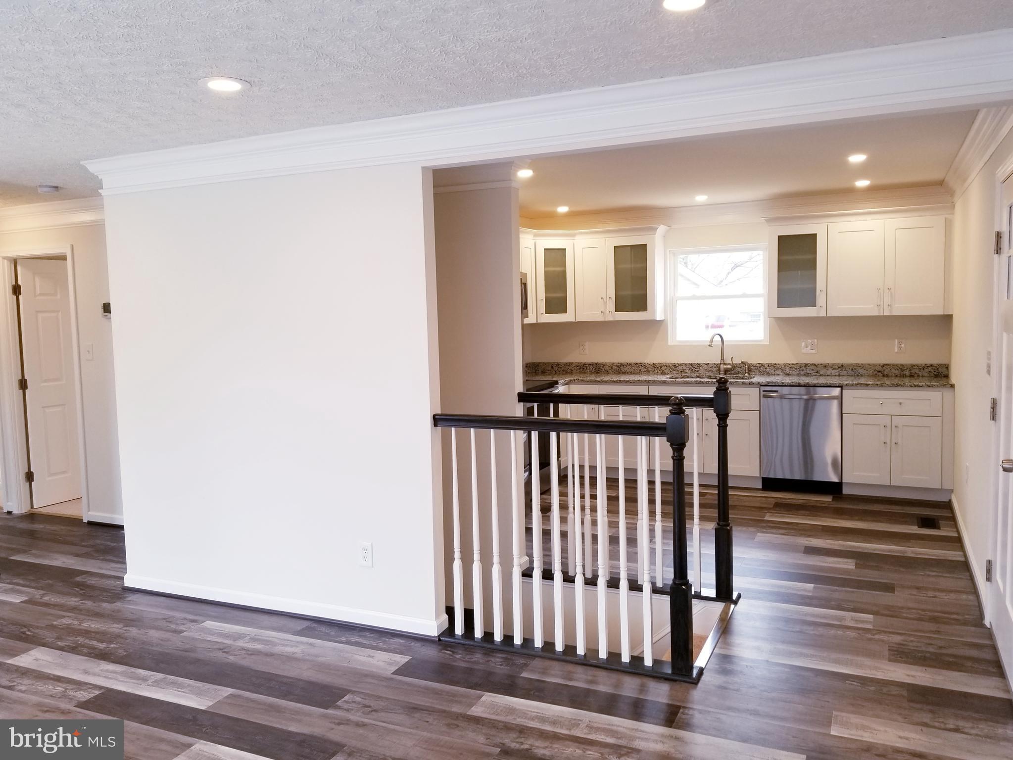 7941 East Shore Road Pasadena, MD 21122 - Photo 4 of 28 Open Area