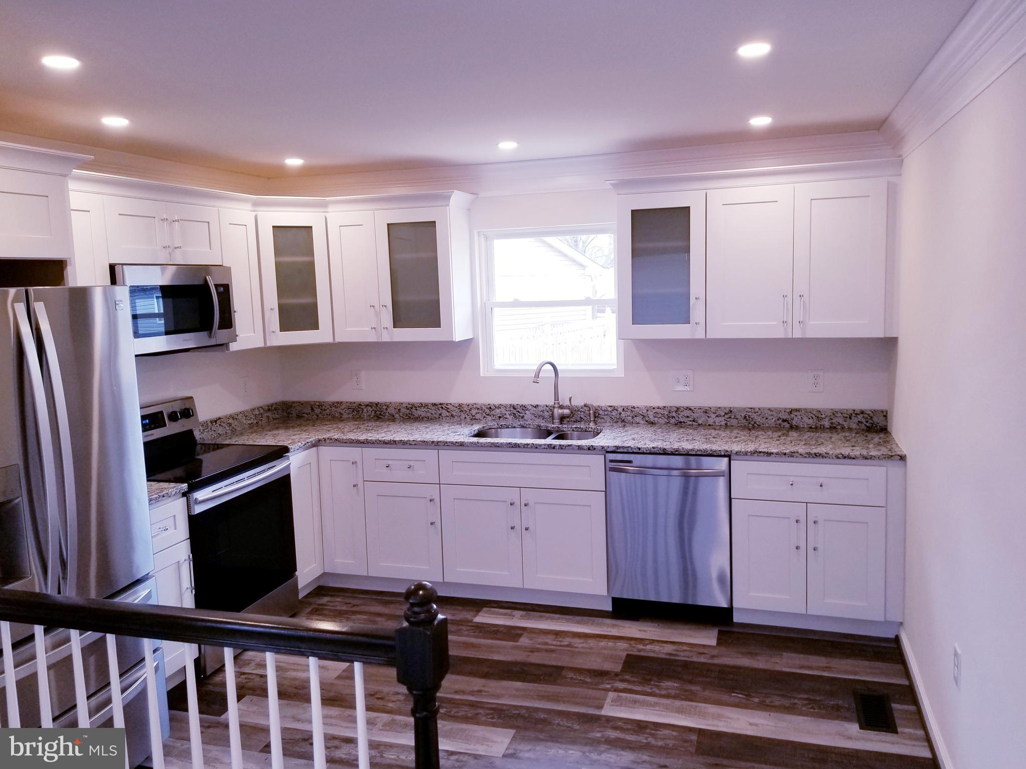 7941 East Shore Road Pasadena, MD 21122 - Photo 5 of 28 Beautifully updated kitchen