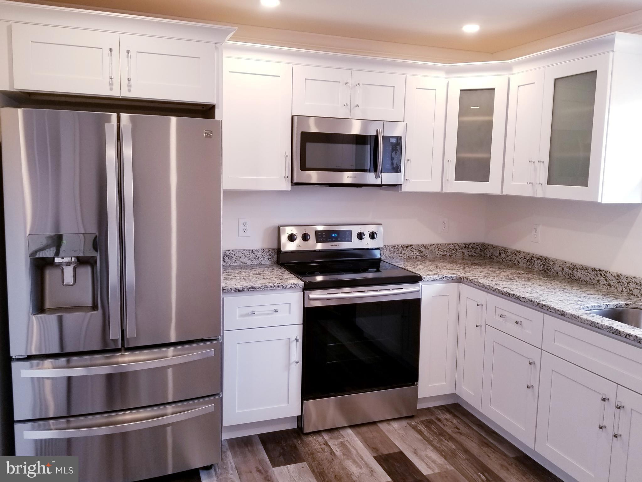 7941 East Shore Road Pasadena, MD 21122 - Photo 6 of 28 Stainless Steel Appliances
