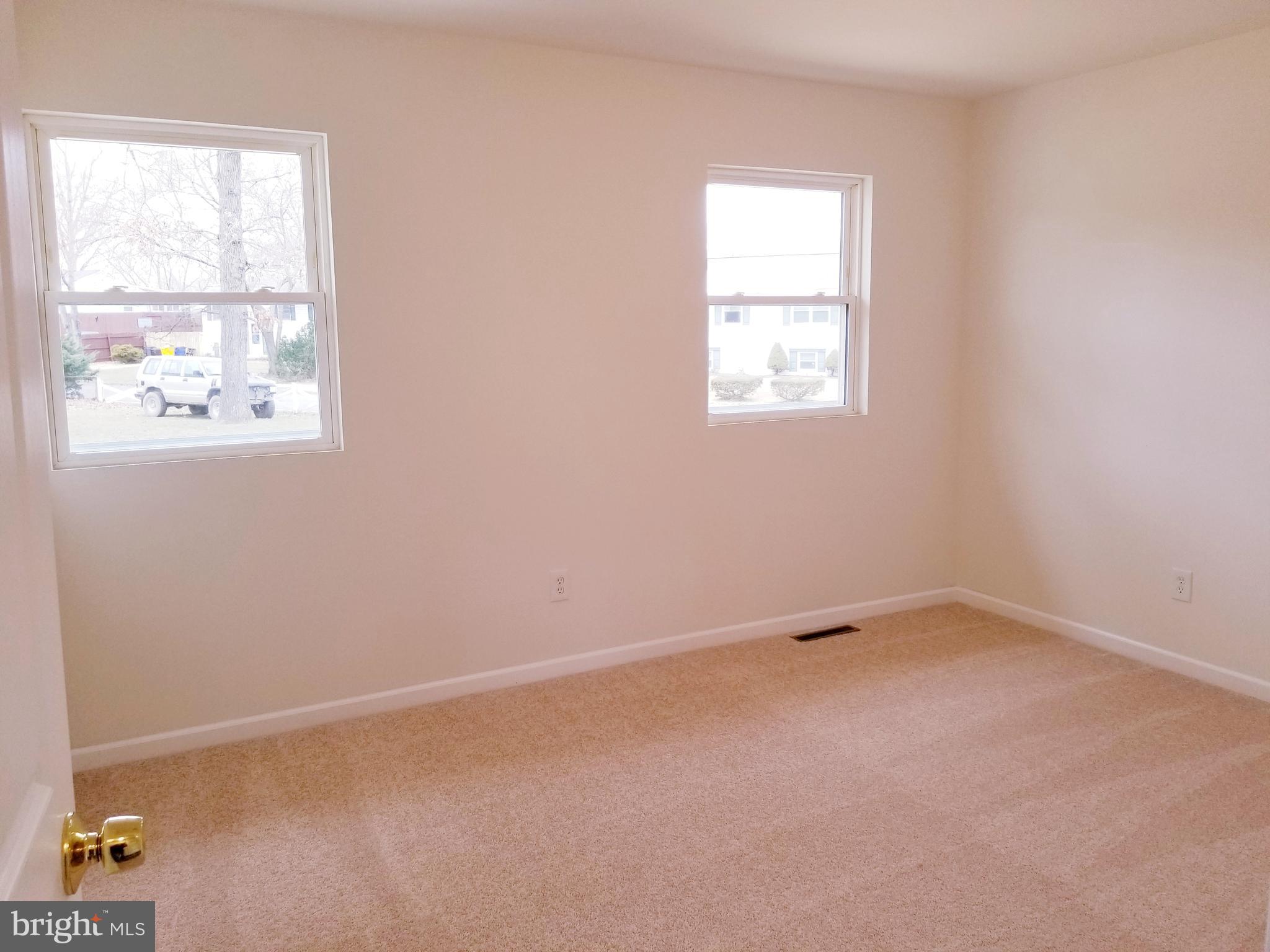 7941 East Shore Road Pasadena, MD 21122 - Photo 10 of 28 Master Bedroom